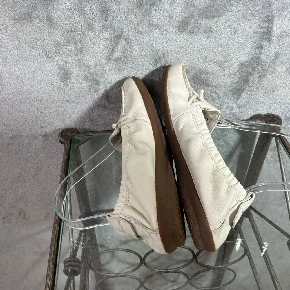 Hush Puppies Moyen leather shoes 9.5 cream Slip On Moccasin